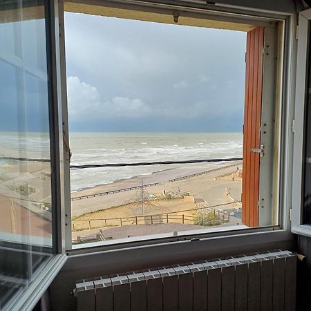 Au Gre Des Marees 2 Appartement Face A La Mer 2Eme Etage Ault Exterior photo