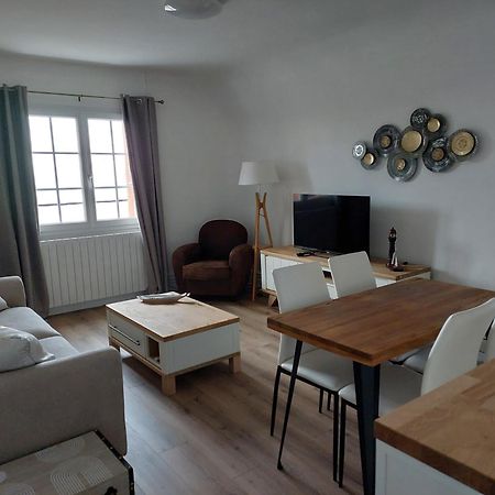 Au Gre Des Marees 2 Appartement Face A La Mer 2Eme Etage Ault Exterior photo