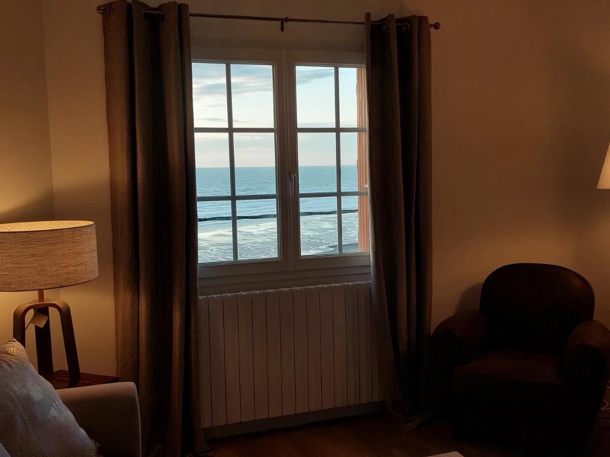 Au Gre Des Marees 2 Appartement Face A La Mer 2Eme Etage Ault Exterior photo