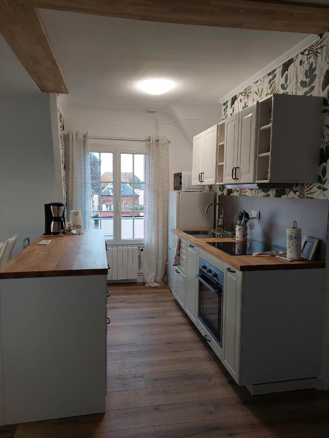 Au Gre Des Marees 2 Appartement Face A La Mer 2Eme Etage Ault Exterior photo