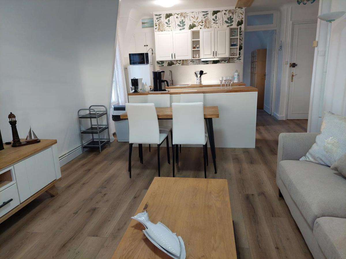 Au Gre Des Marees 2 Appartement Face A La Mer 2Eme Etage Ault Exterior photo