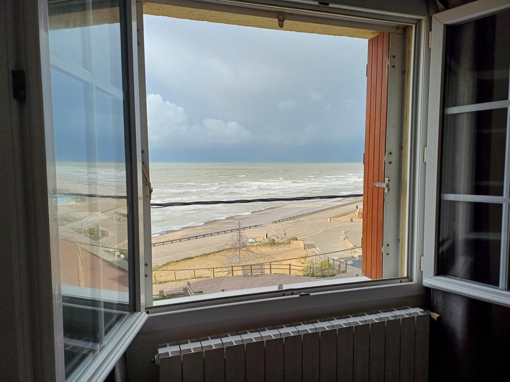 Au Gre Des Marees 2 Appartement Face A La Mer 2Eme Etage Ault Exterior photo